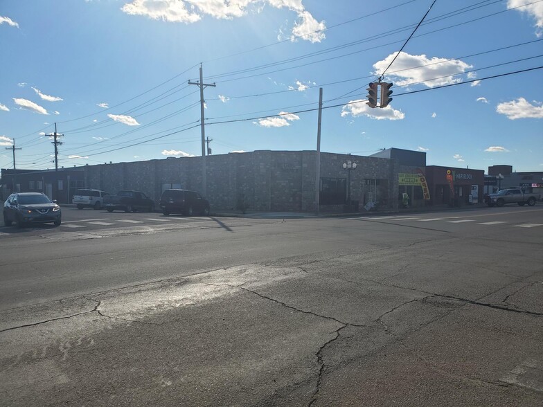 124 E Jackson St, Hugo, OK for sale - Building Photo - Image 1 of 33