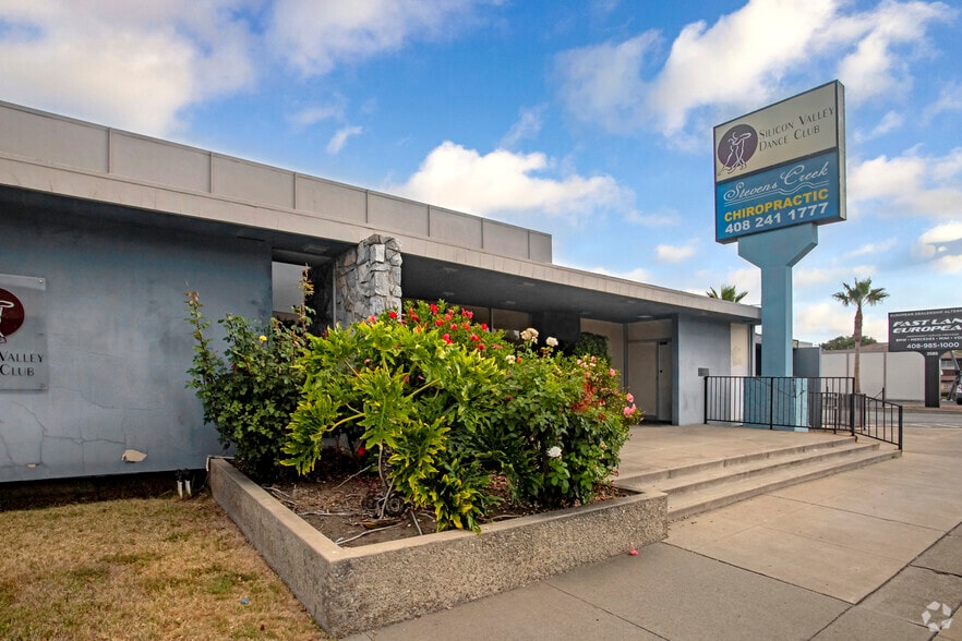 3595 Stevens Creek Blvd, San Jose, CA à louer - Photo du bâtiment - Image 3 de 10