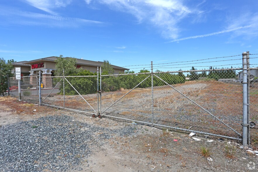 1308 E F St, Oakdale, CA for sale - Building Photo - Image 2 of 6