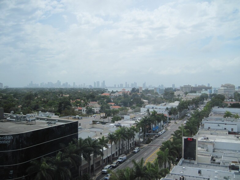 333 Arthur Godfrey Rd, Miami Beach, FL à louer - Photo intérieure - Image 2 de 2