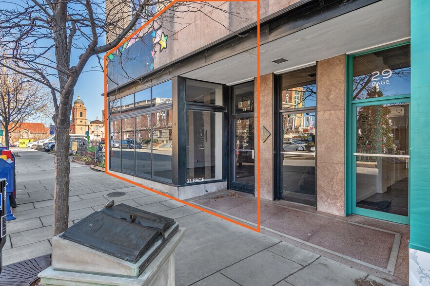 29 Page Ave, Asheville, NC à louer - Photo du bâtiment - Image 2 de 10