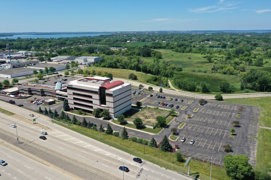 313 Blettner Blvd, Madison, WI à louer - Photo du bâtiment - Image 2 de 9