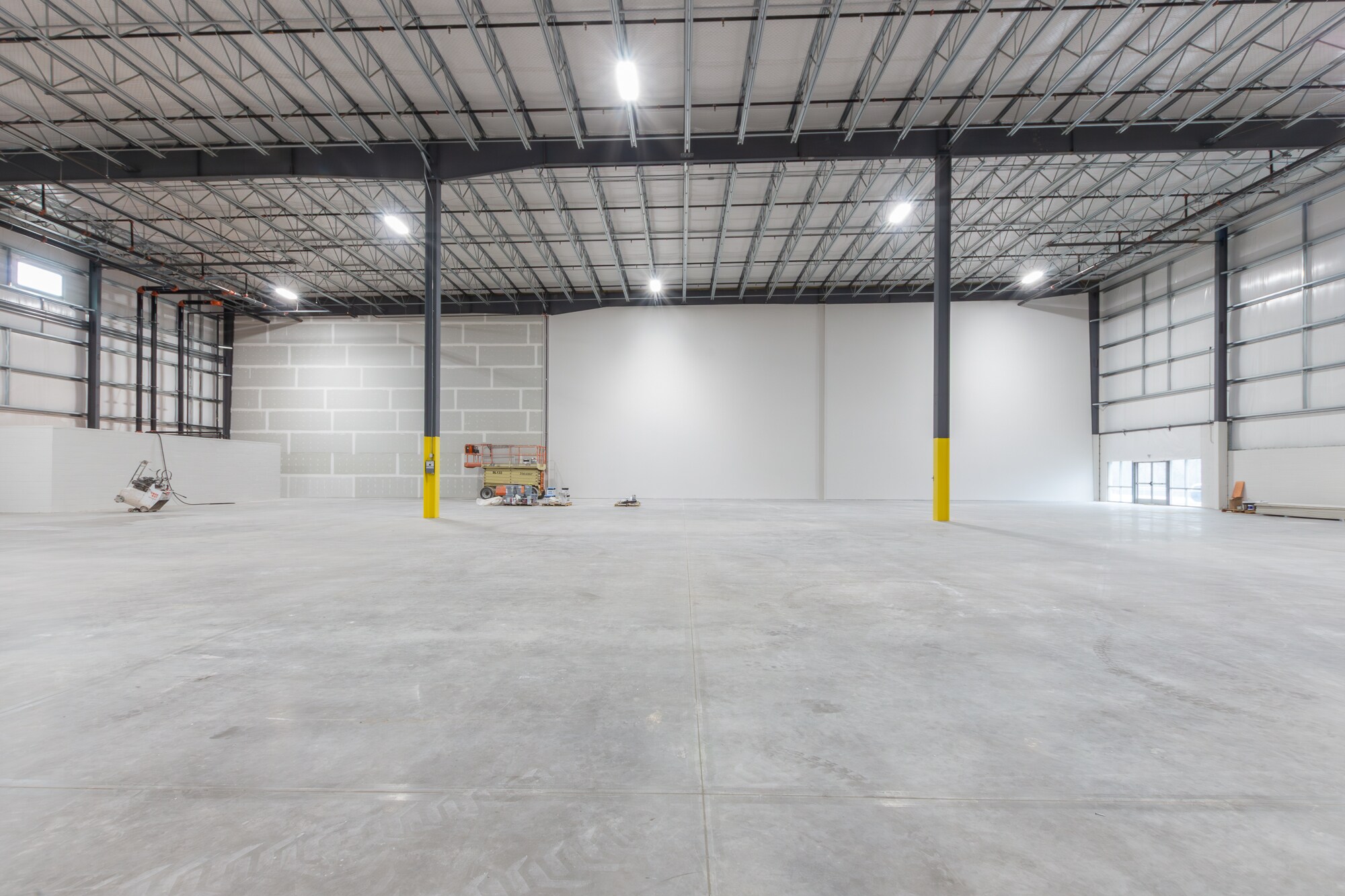 137-147 Commonwealth Dr, Jenkins, PA à louer Photo intérieure- Image 1 de 5