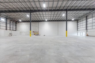 137-147 Commonwealth Dr, Jenkins, PA à louer Photo intérieure- Image 1 de 5