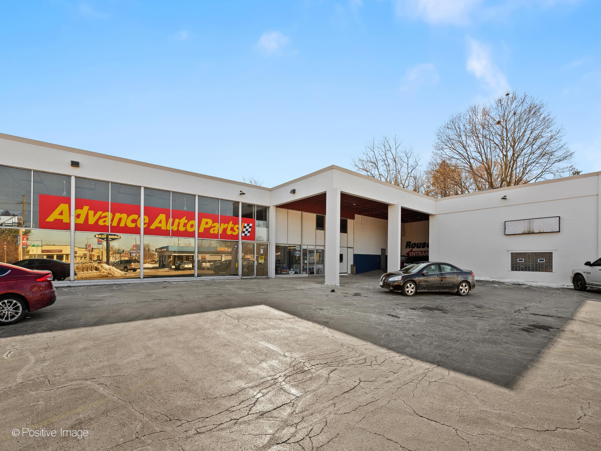 211 S Milwaukee Ave, Libertyville, IL for lease Building Photo- Image 1 of 15