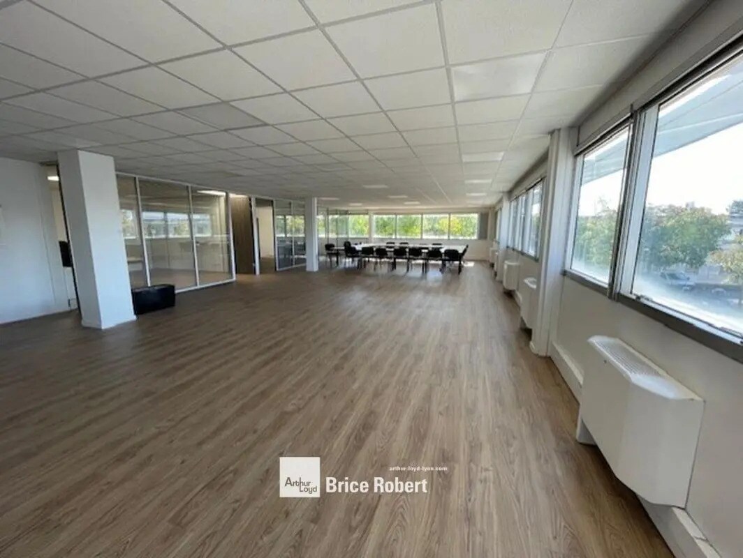 5 Rue Edison, Bron for lease Building Photo- Image 1 of 6