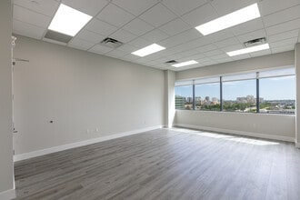19790 W Dixie Hwy, Aventura, FL for lease Interior Photo- Image 2 of 3