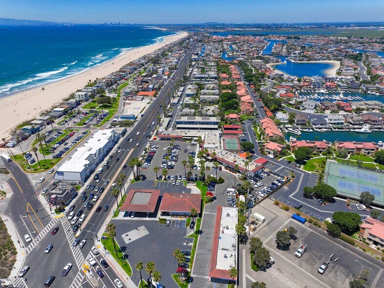 17208 Pacific Coast Hwy, Huntington Beach, CA à louer - Photo du bâtiment - Image 3 de 8