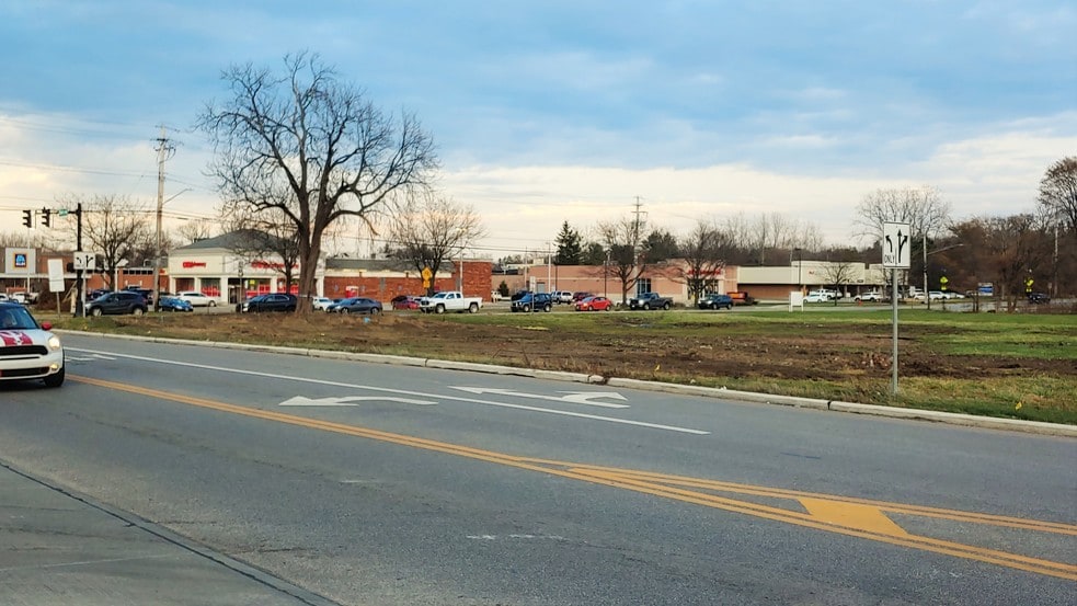 229 Center St, Chardon, OH à vendre - Photo du bâtiment - Image 3 de 7