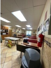 1470 Progress Way, Eldersburg, MD à louer Photo intérieure- Image 2 de 4