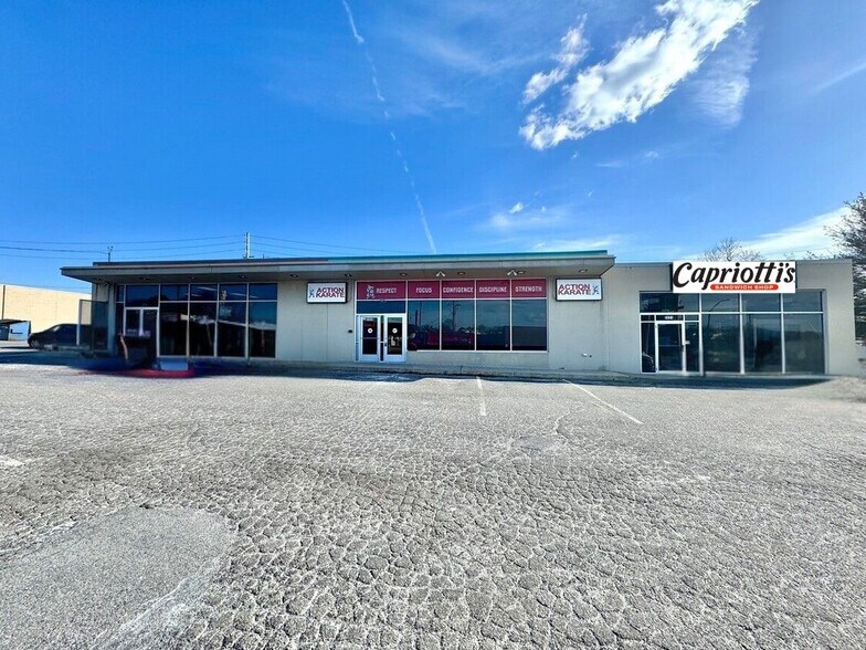 2221-2225 MacArthur Rd, Whitehall, PA à louer - Photo du bâtiment - Image 2 de 2
