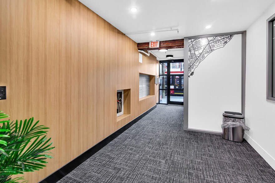 639 Queen St W, Toronto, ON à louer - Photo du bâtiment - Image 3 de 26