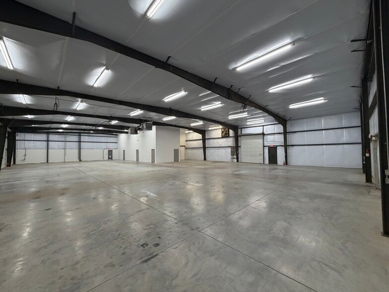 5045 McNeel Industrial Blvd, Powder Springs, GA for lease - Building Photo - Image 3 of 4
