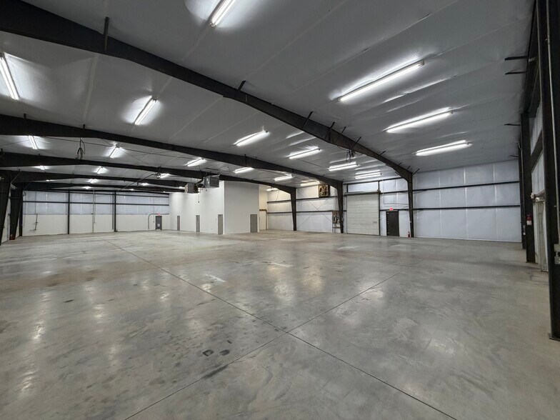 5045 McNeel Industrial Blvd, Powder Springs, GA à louer - Photo du bâtiment - Image 3 de 4