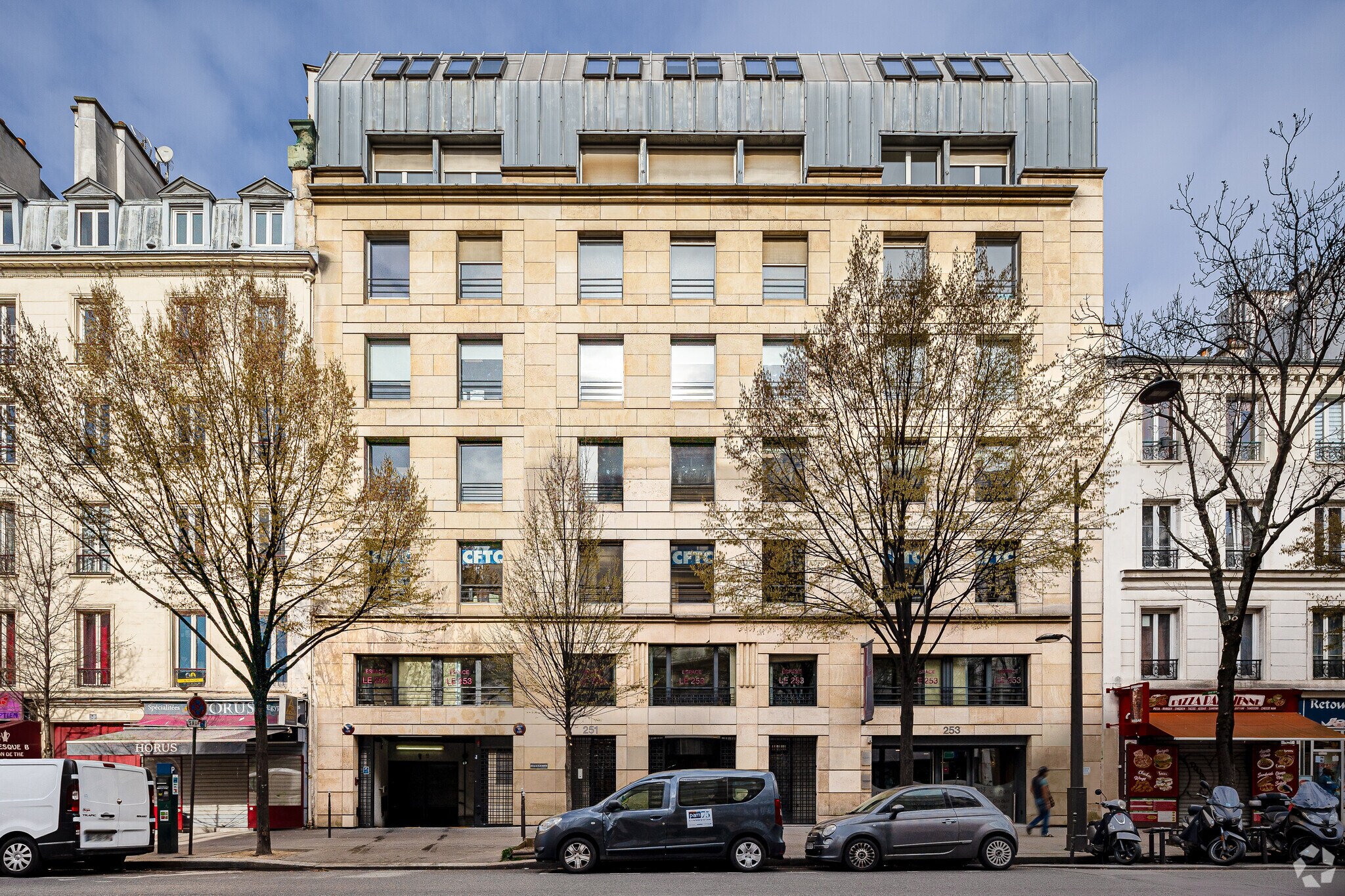 251-253 Rue Du Faubourg Saint-Martin, Paris for sale Primary Photo- Image 1 of 4