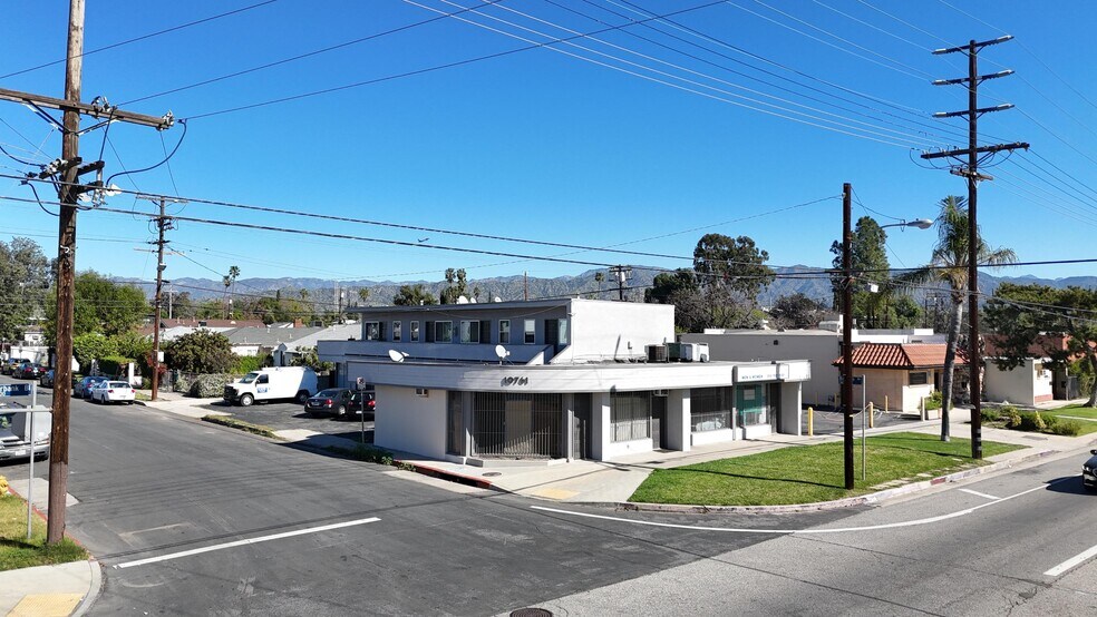 10761 Burbank Blvd, North Hollywood, CA à vendre - Photo du bâtiment - Image 2 de 10