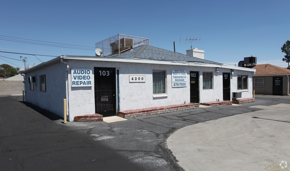 4300 W Charleston Blvd, Las Vegas, NV for sale - Primary Photo - Image 1 of 15