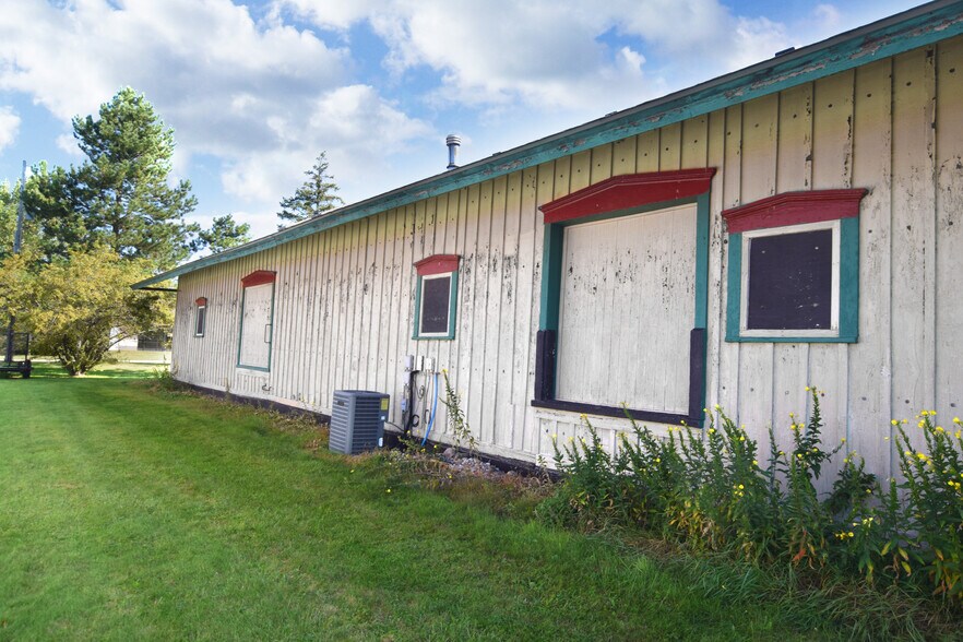 320 E Grand Blanc Rd, Grand Blanc, MI à louer - Photo du bâtiment - Image 2 de 27