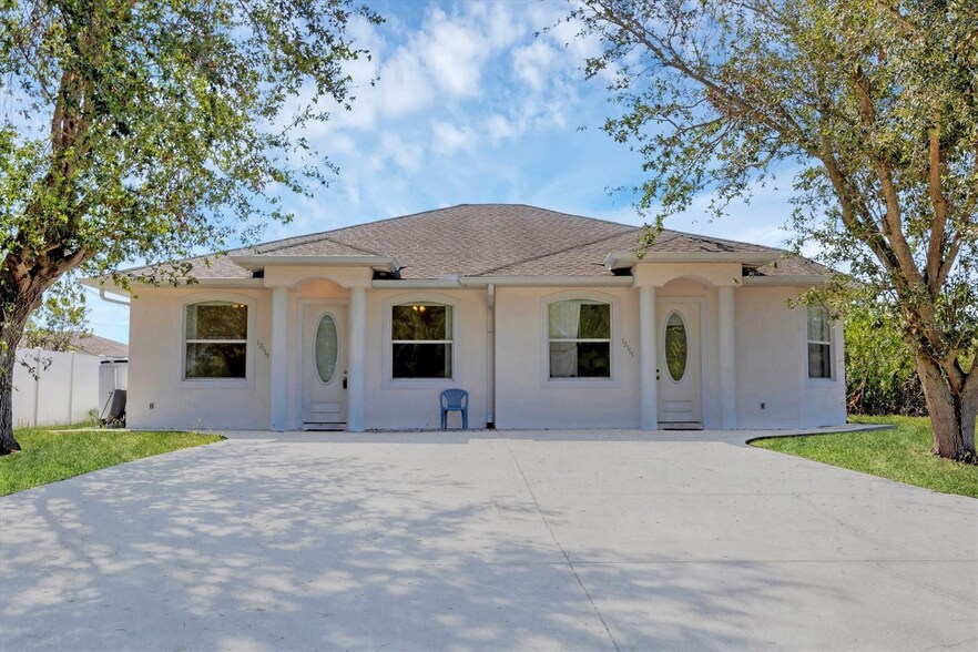 12113 Capilla Ln, North Port, FL à vendre - Photo du bâtiment - Image 3 de 44