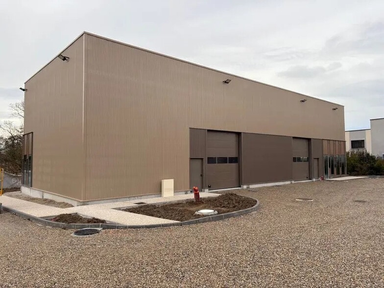 Flex in Jons for lease - Building Photo - Image 1 of 8