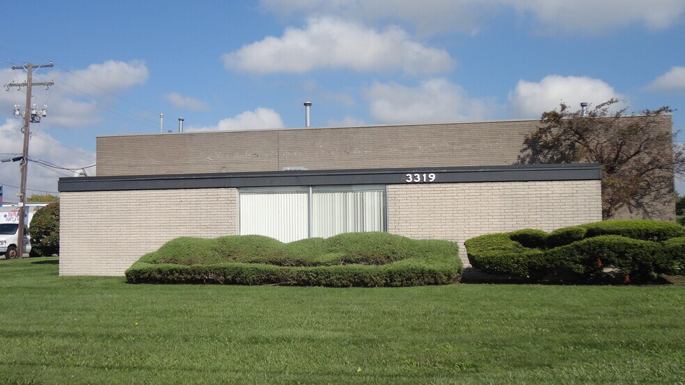 3319 E Ten Mile Rd, Warren, MI à louer - Photo du bâtiment - Image 3 de 5