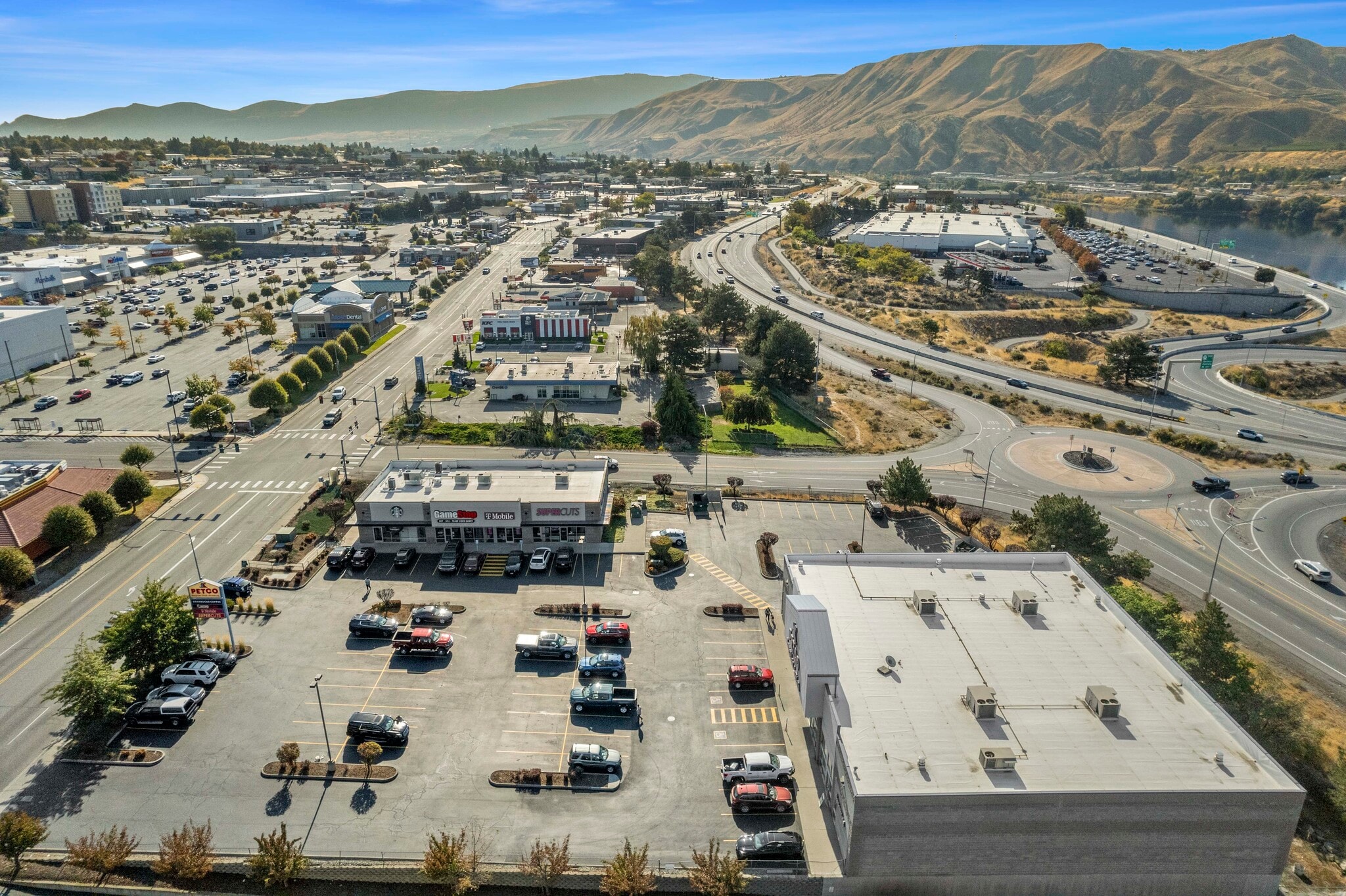 516 Valley Mall Pky, East Wenatchee, WA for lease Interior Photo- Image 1 of 9