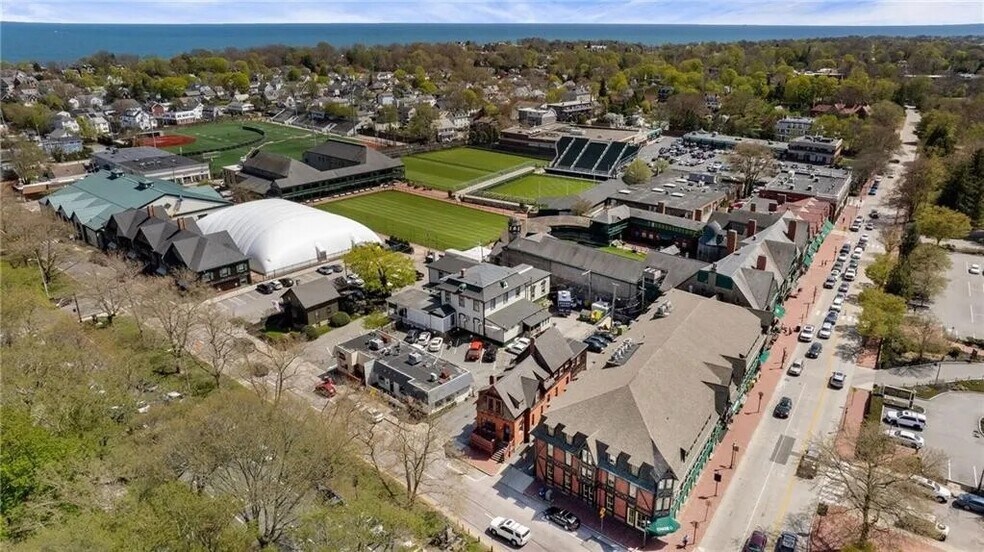 3 Memorial Blvd, Newport, RI à louer - Photo du bâtiment - Image 3 de 4