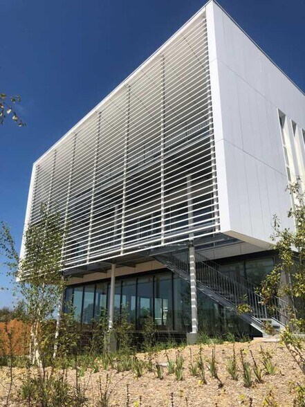 Office in Mérignac for lease - Building Photo - Image 3 of 15