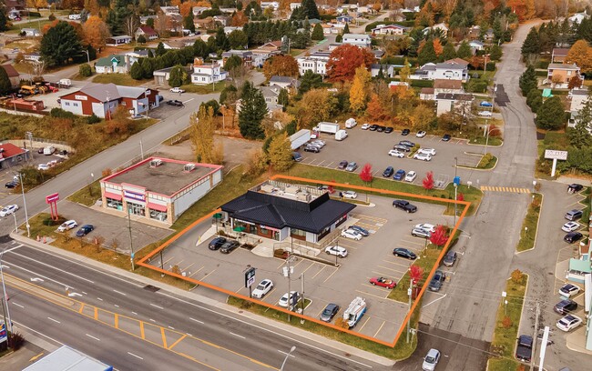 Plus de détails pour 670 Rue Principale, Ste-Agathe-des-Monts, QC - Commerce de détail à vendre