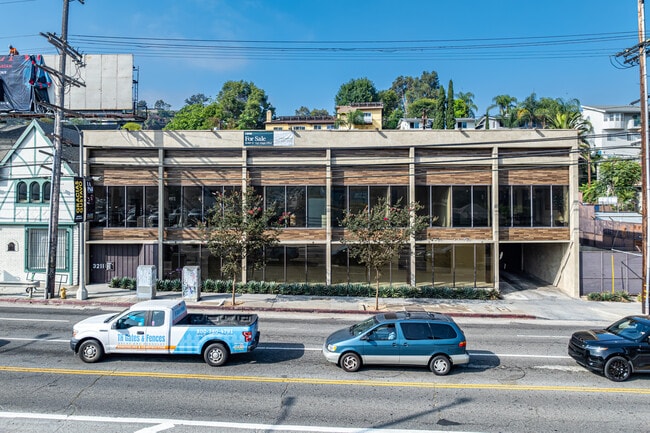 Plus de détails pour 3211 Cahuenga Blvd W, Los Angeles, CA - Bureau à vendre