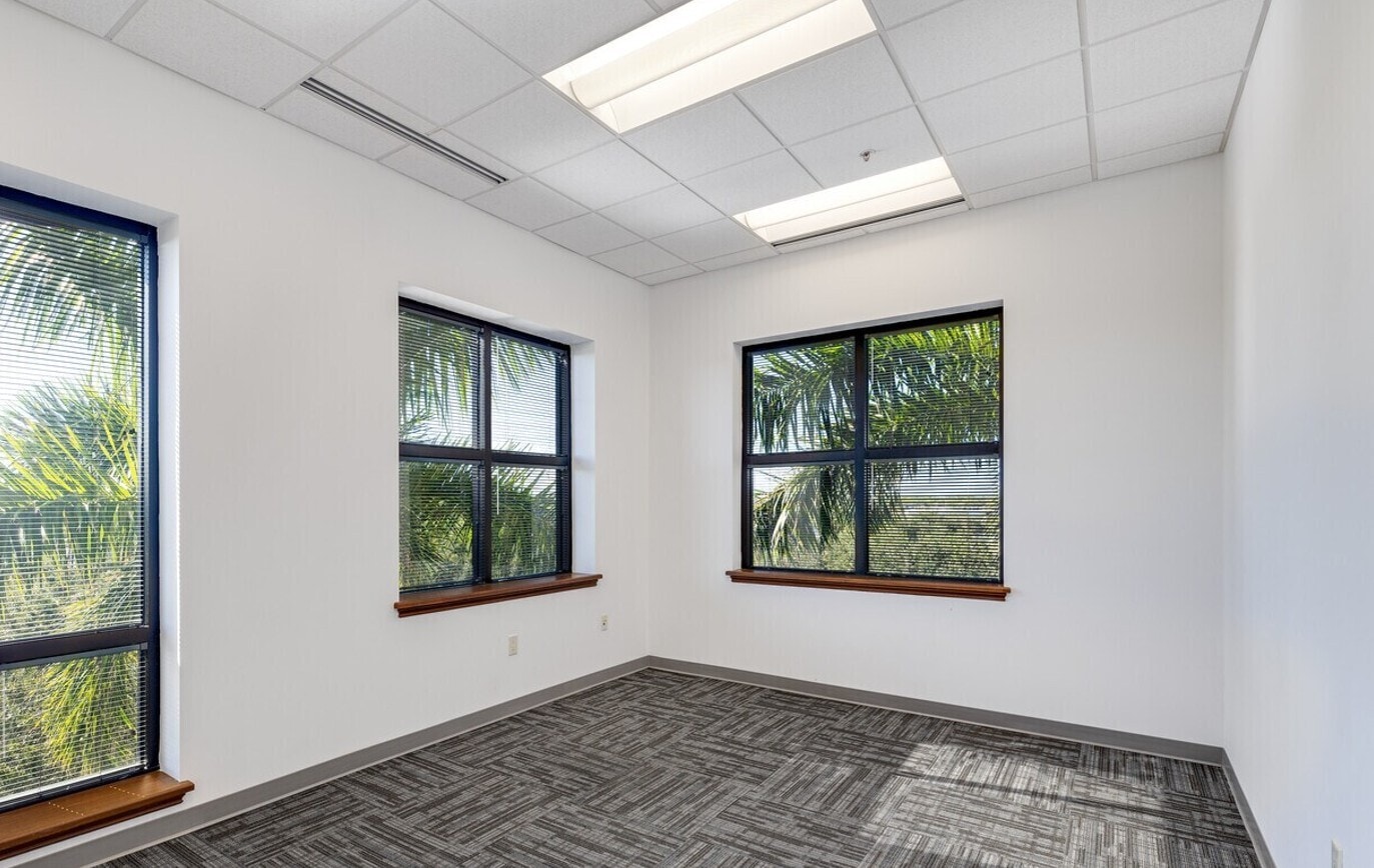9530 Marketplace Rd, Fort Myers, FL for lease Interior Photo- Image 1 of 1