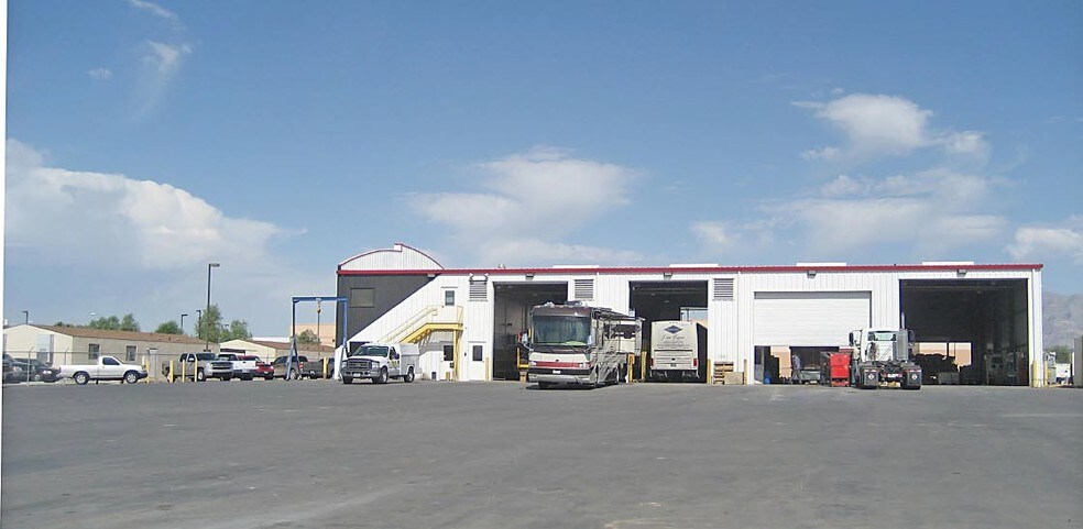 4610 Vandenberg Dr, North Las Vegas, NV à louer - Photo du bâtiment - Image 3 de 10