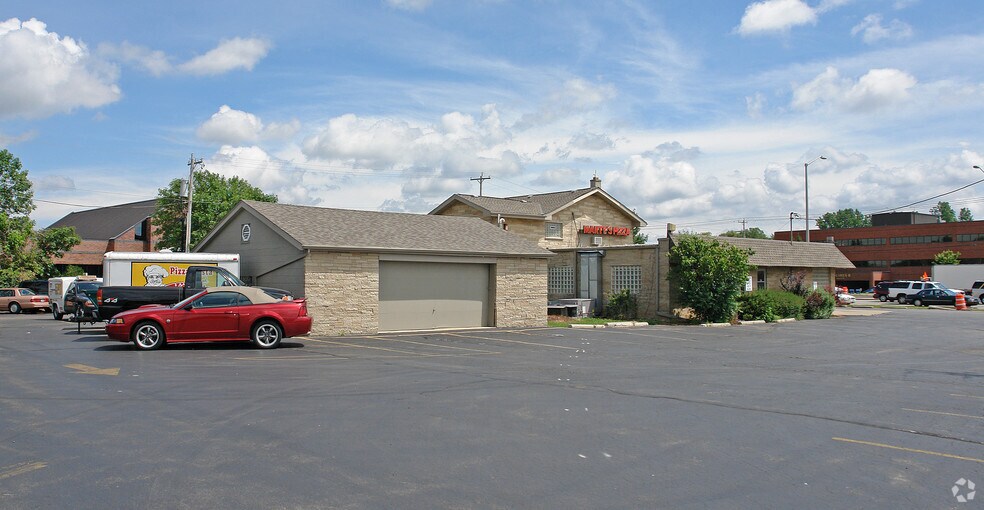 16680 W Bluemound Rd, Brookfield, WI à vendre - Photo du bâtiment - Image 3 de 4