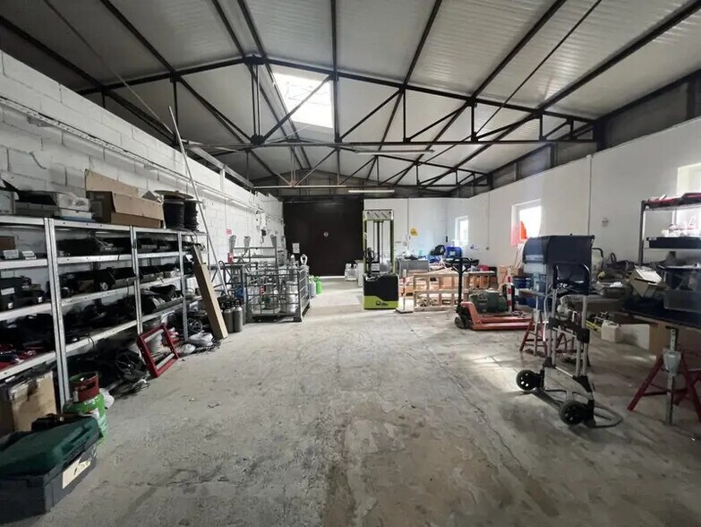 Industrial in Cormontreuil for lease - Interior Photo - Image 3 of 8