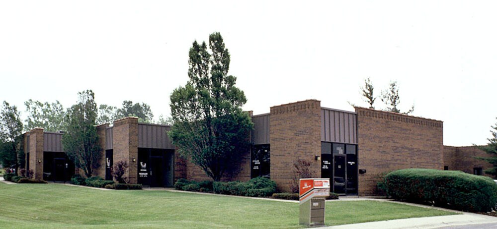 1101-1167 Tower Rd, Schaumburg, IL à louer Photo du bâtiment- Image 1 de 2
