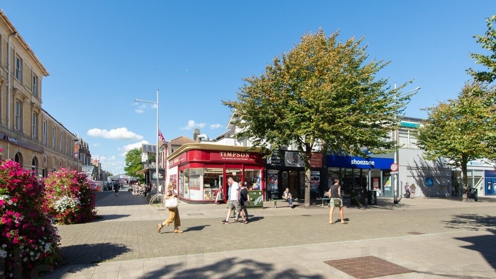 2 Surrey Street & 55-57 London Rd N, Lowestoft à vendre - Photo du bâtiment - Image 2 de 6