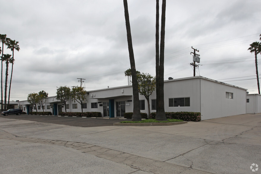 2203-2215 S Grand Ave, Santa Ana, CA for lease - Primary Photo - Image 1 of 7