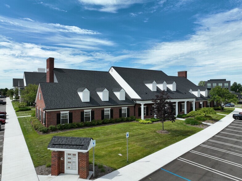 3250-3256 University Dr, Auburn Hills, MI à louer - Photo du bâtiment - Image 2 de 9