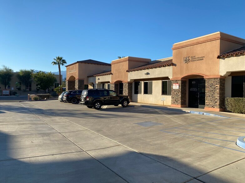 44550 Village Ct, Palm Desert, CA à louer - Photo du bâtiment - Image 2 de 18