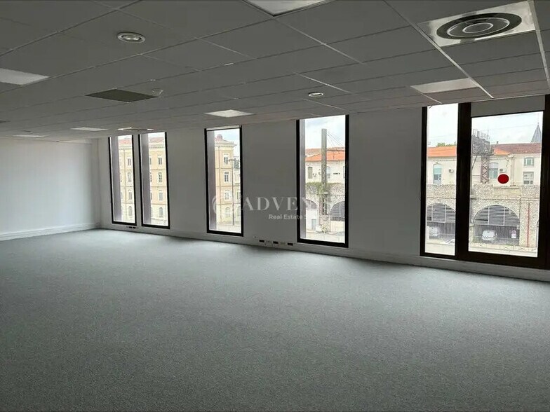 Office in Nîmes for lease - Interior Photo - Image 1 of 5