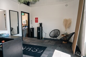 207 Burlington St E, Hamilton, ON à louer Photo du bâtiment- Image 2 de 10