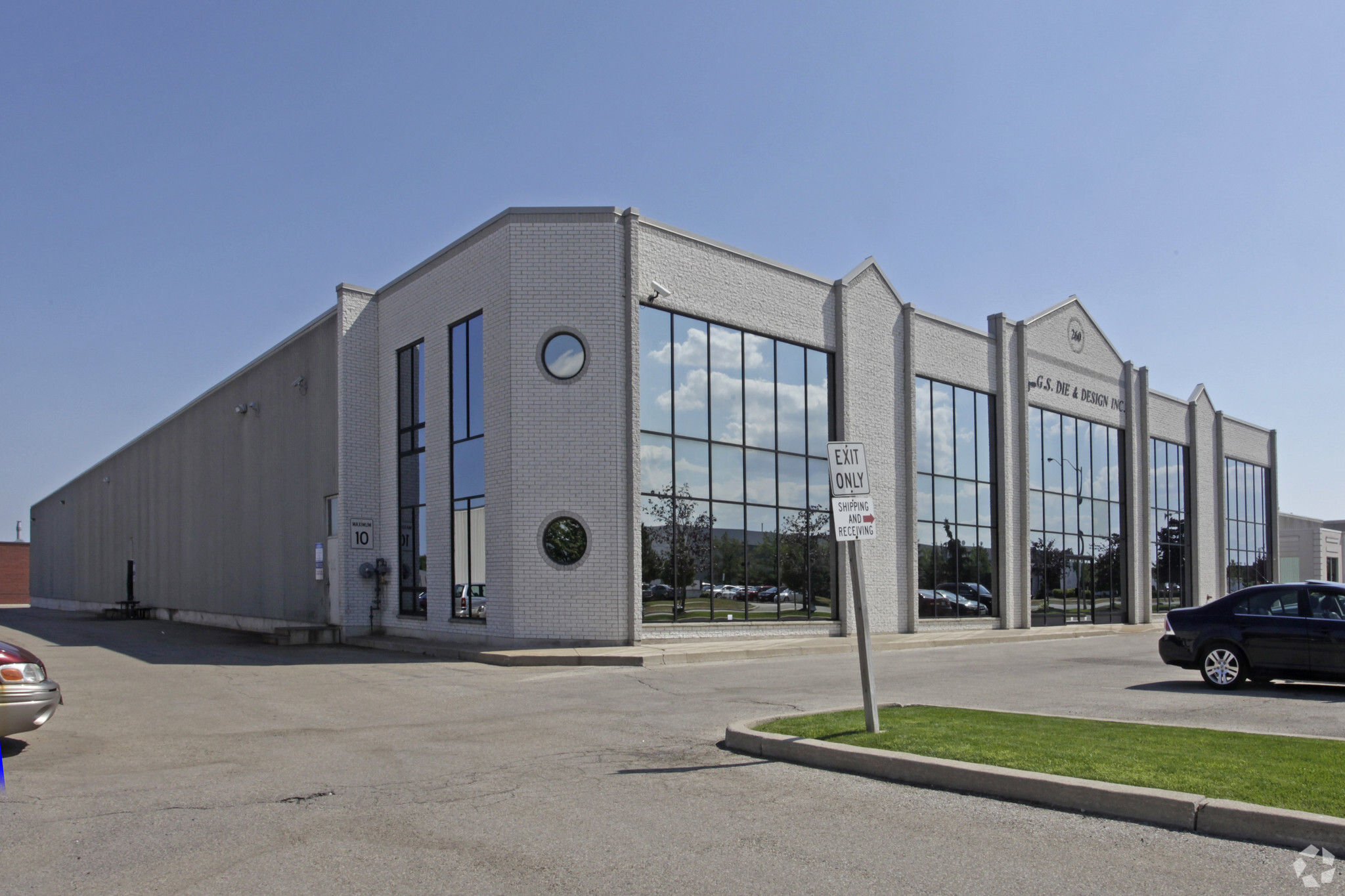 260 Superior Blvd, Mississauga, ON for sale Primary Photo- Image 1 of 1