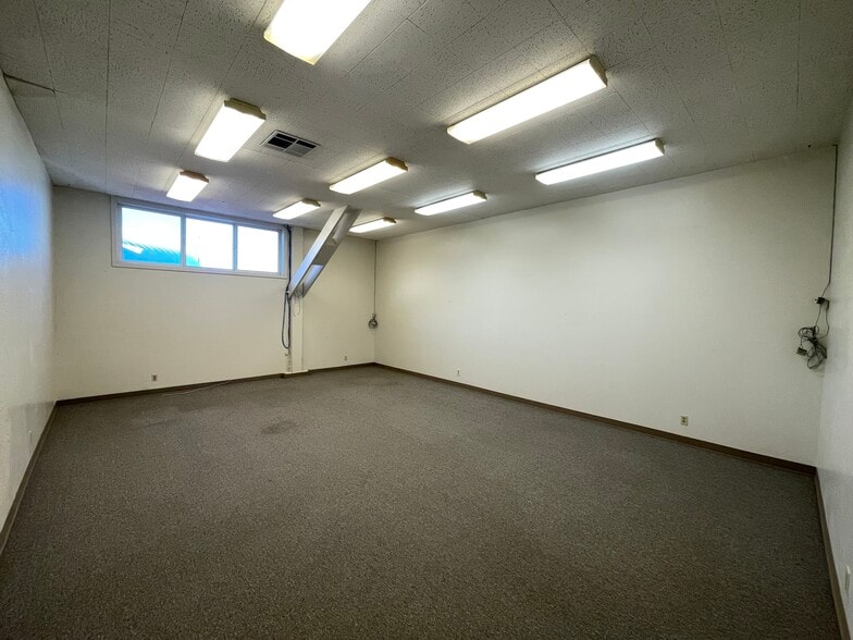 3318 Howard St, Mcclellan, CA for lease - Interior Photo - Image 3 of 4