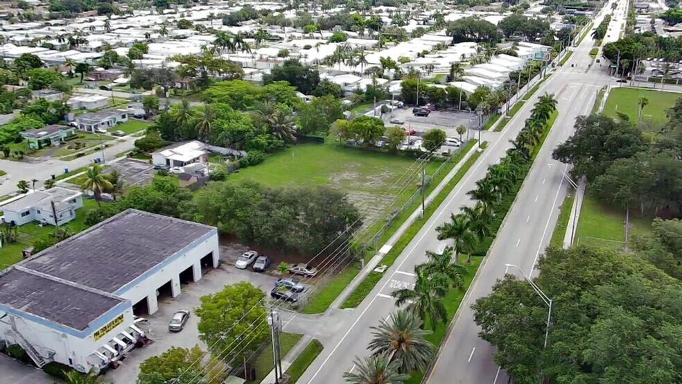 5421 W Hallandale Beach Blvd, Pembroke Park, FL à vendre - Photo du bâtiment - Image 2 de 14