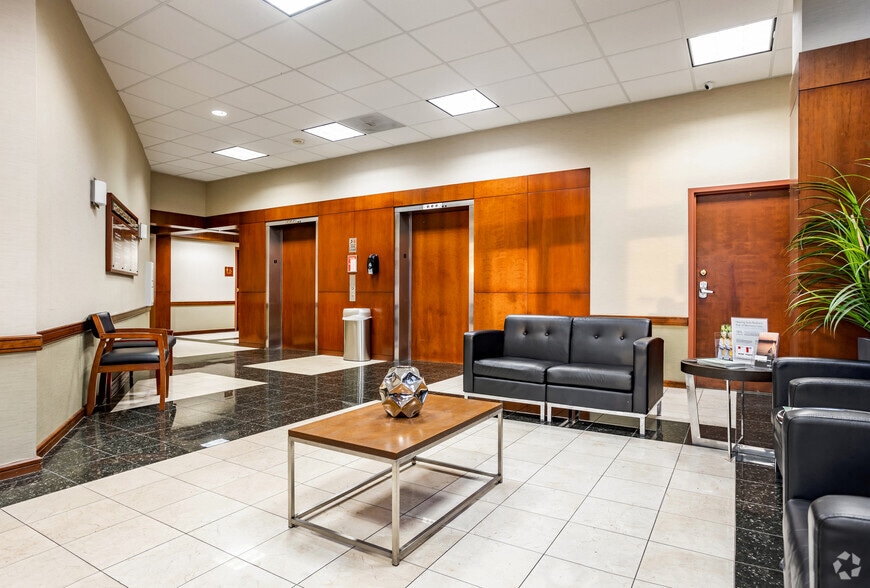 11200 Seminole Blvd, Largo, FL à louer - Hall d’entrée - Image 3 de 13