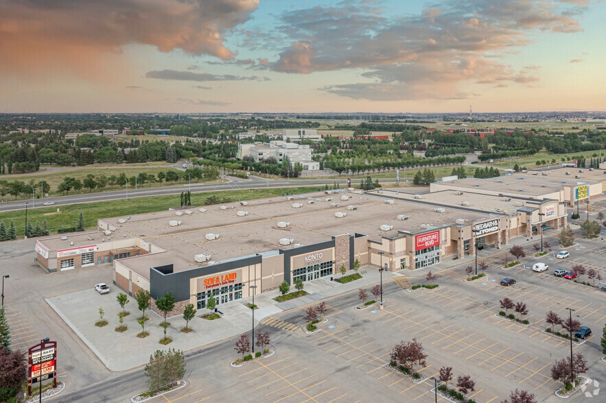 2017 98 St NW, Edmonton, AB à louer - Photo du bâtiment - Image 3 de 6