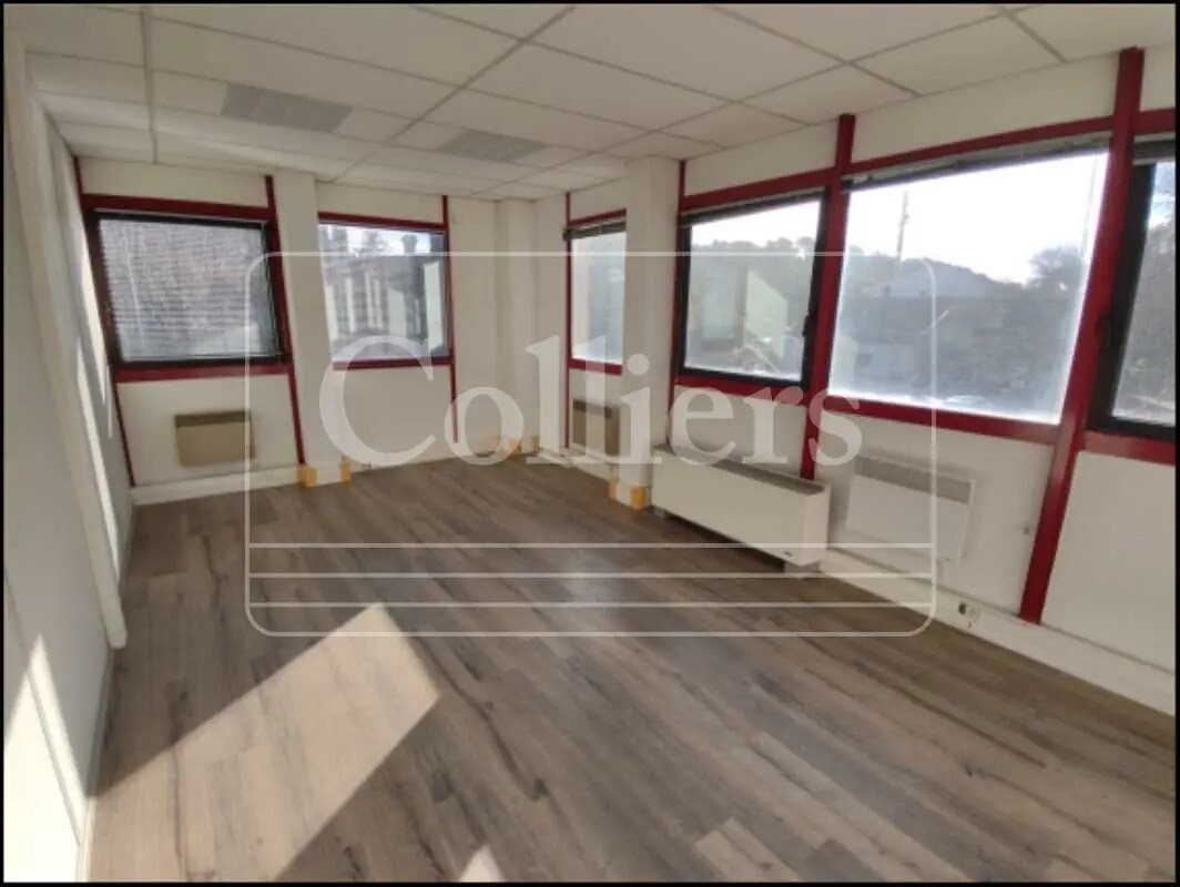 Office in Meyreuil for lease Interior Photo- Image 1 of 6