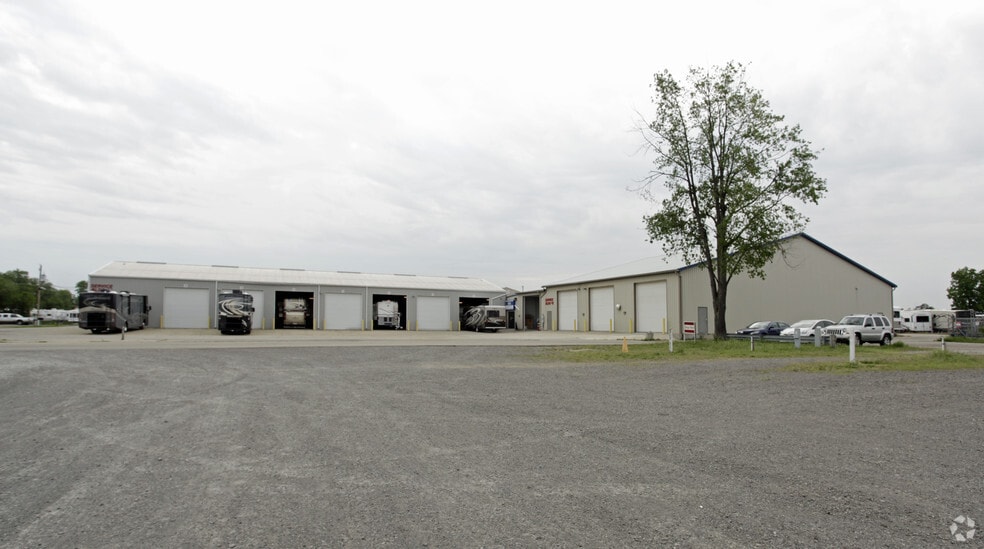 2311 S Nappanee St, Elkhart, IN à vendre - Photo du bâtiment - Image 3 de 7