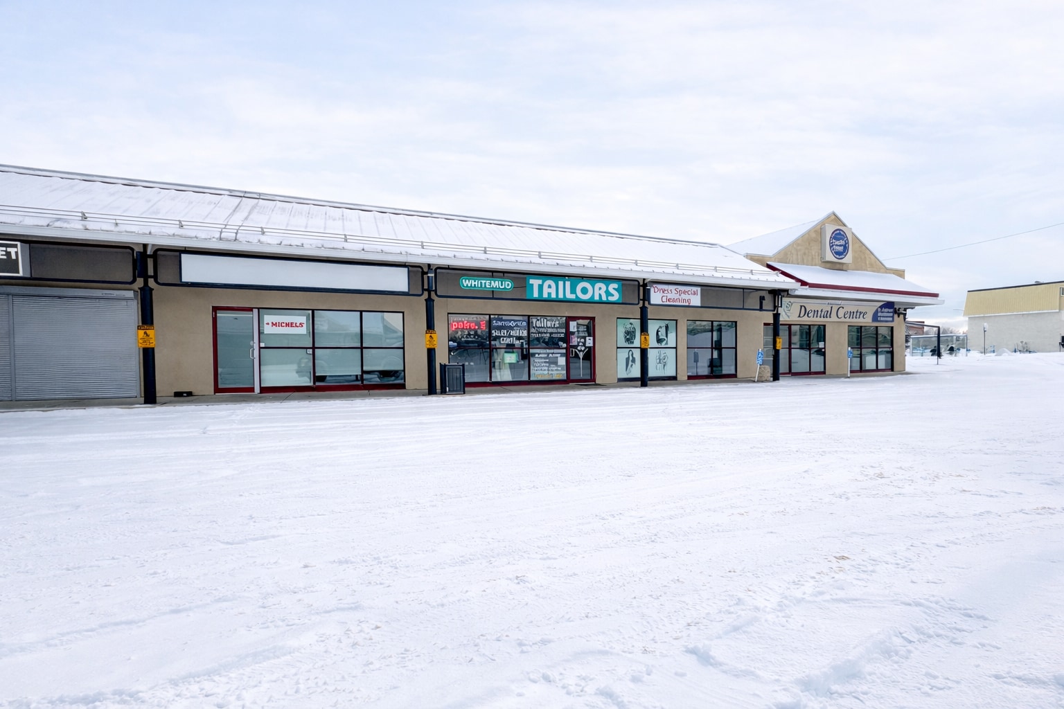 4211 106th St NW, Edmonton, AB à louer Photo intérieure- Image 1 de 6