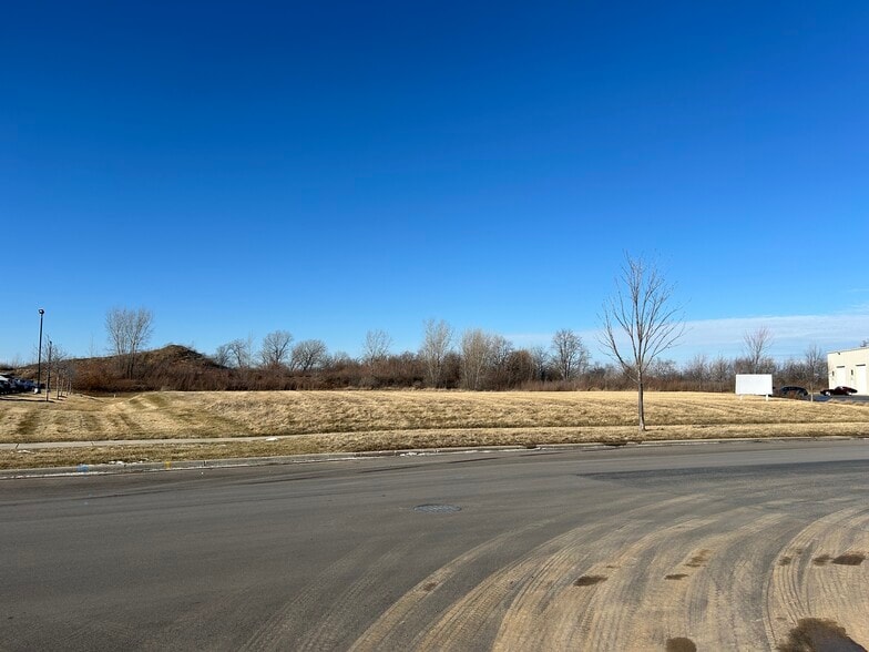 2859 Commerce Park dr, Fitchburg, WI à vendre - Photo du bâtiment - Image 2 de 2